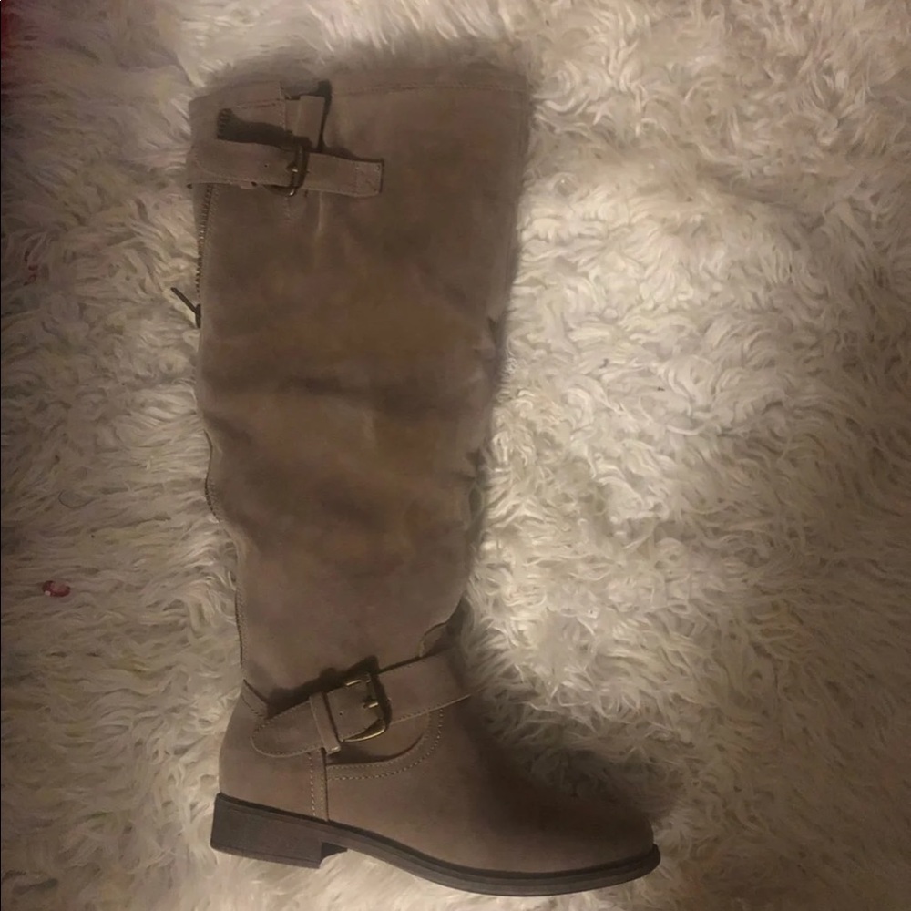 Grey boots new.  Size 7
